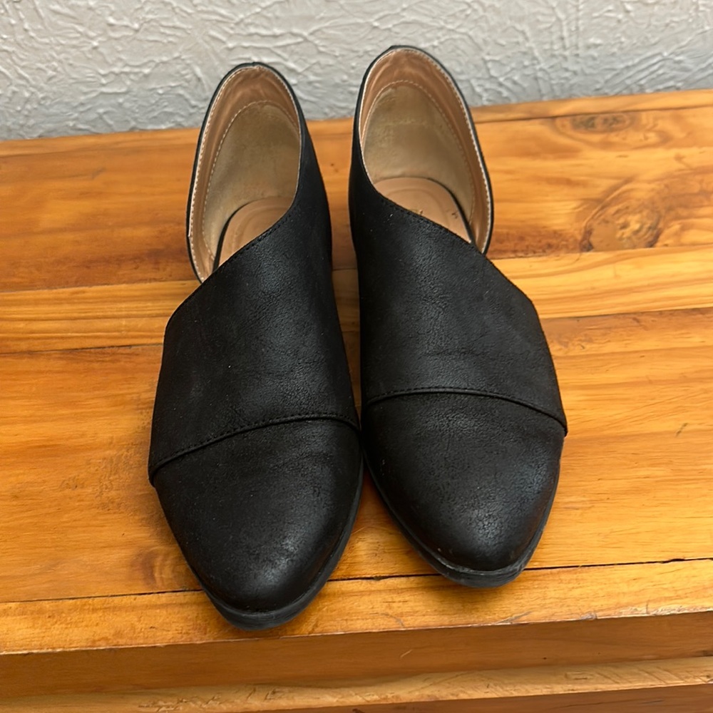 Black slip on shoe. Black. Like new. Size 8.5